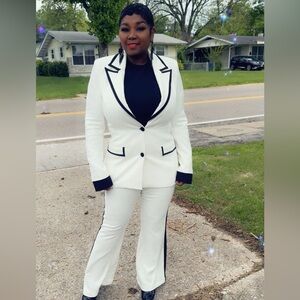 Chic Women's White and Black Pantsuit